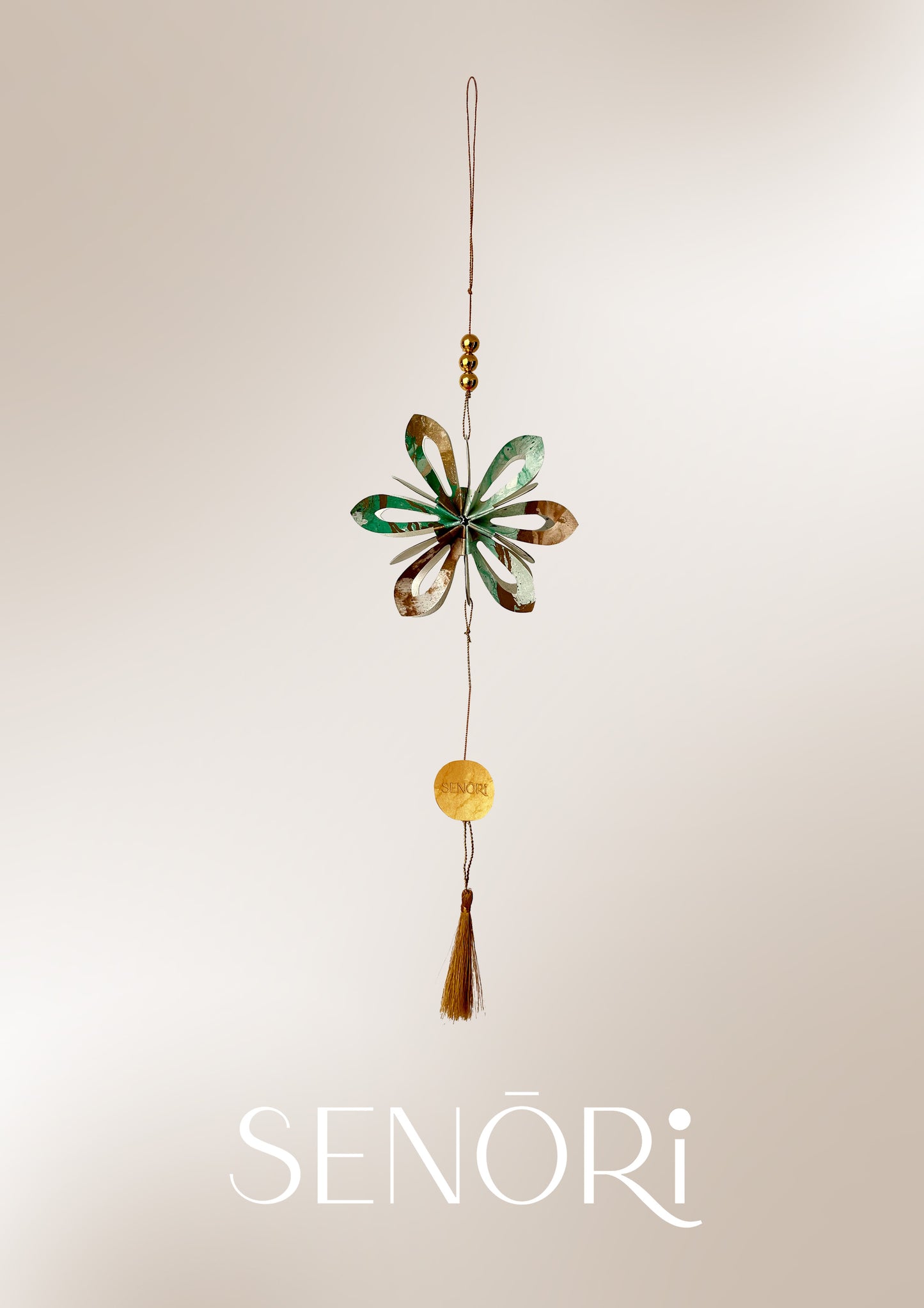 Sparkle Flow – Petal-Shaped Paper Decor Drops