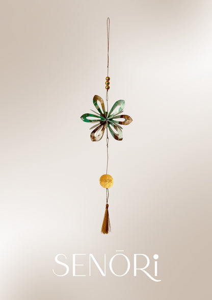 Sparkle Flow – Petal-Shaped Paper Decor Drops