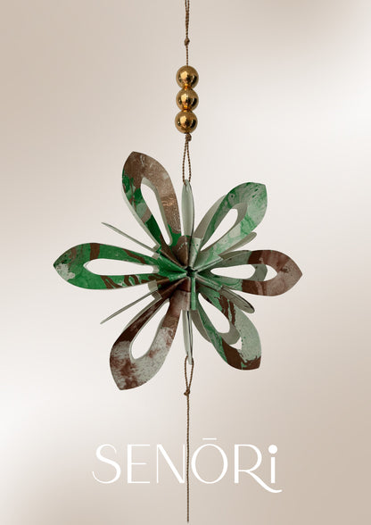 Sparkle Flow – Petal-Shaped Paper Decor Drops